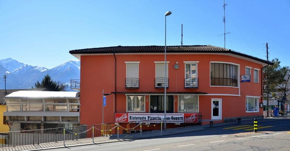 Landmark view, Street view