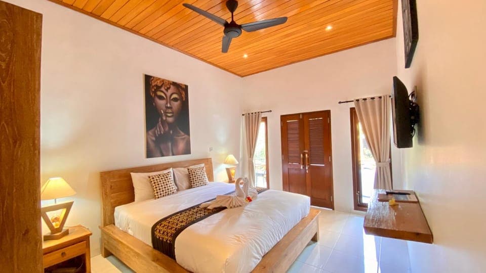 Bed, TV and multimedia, Photo of the whole room, Bedroom