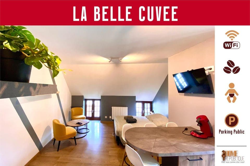 Bed, Property logo or sign, TV and multimedia, Photo of the whole room, Logo/Certificate/Sign, Bedroom, Text overlay