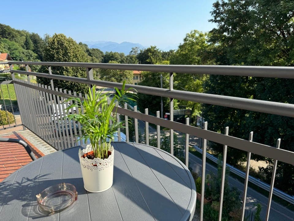 Day, Natural landscape, Garden, View (from property/room), Balcony/Terrace, Garden view, Mountain view