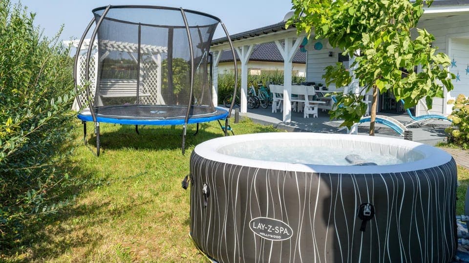 Property building, Hot Tub