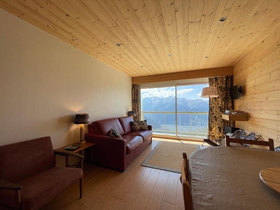 Living room, Mountain view