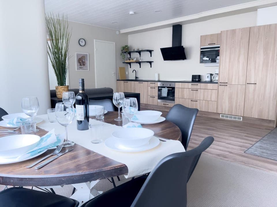 Coffee/tea facilities, Kitchen or kitchenette, Living room, Seating area, Dining area, dishwasher, microwave, oven, stove, toaster