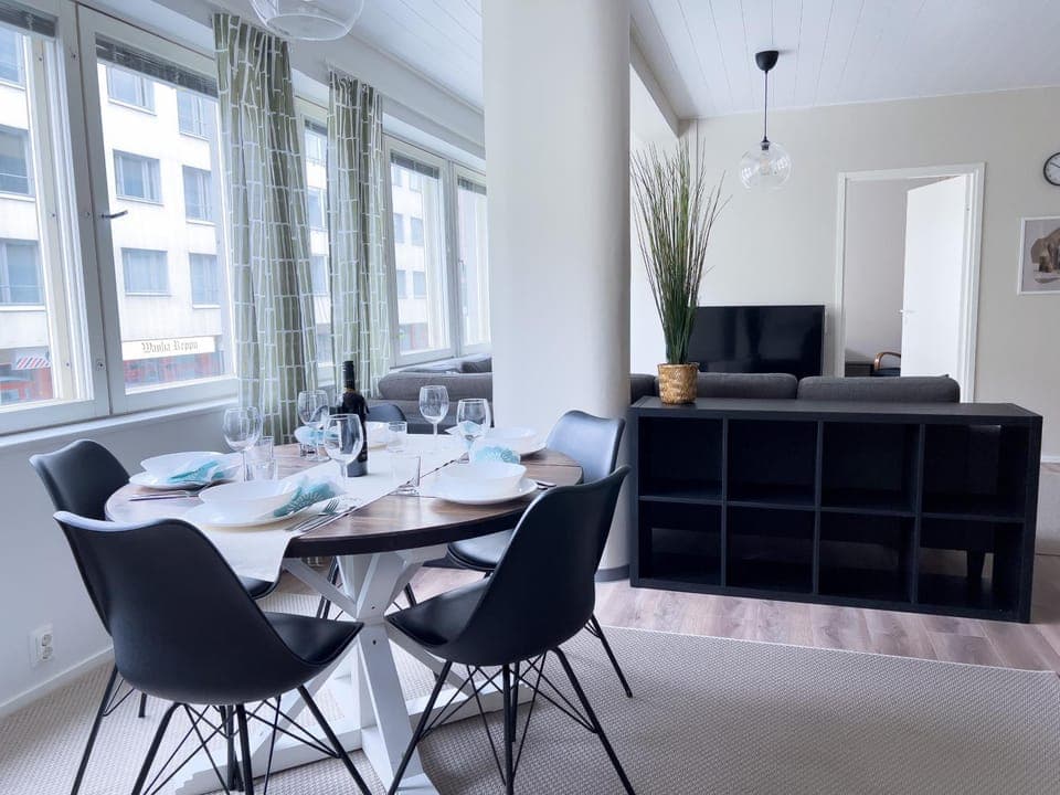 TV and multimedia, Living room, Seating area, Dining area