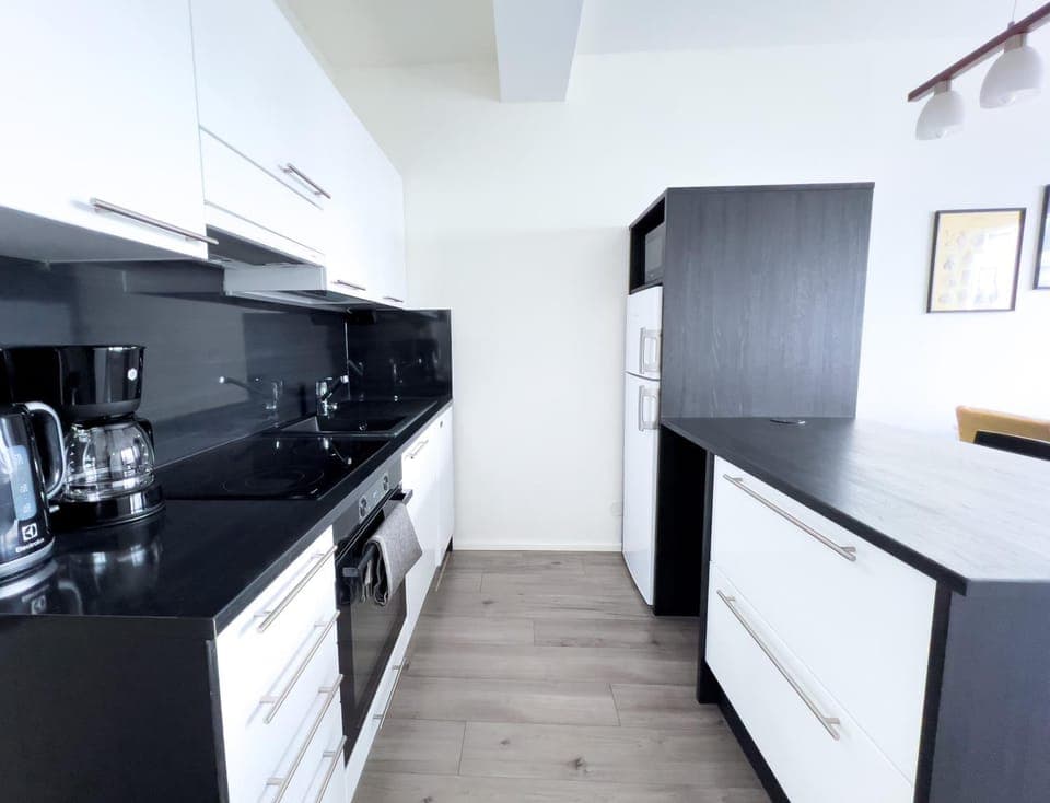Coffee/tea facilities, Kitchen or kitchenette, dishwasher, microwave, oven, stove, toaster