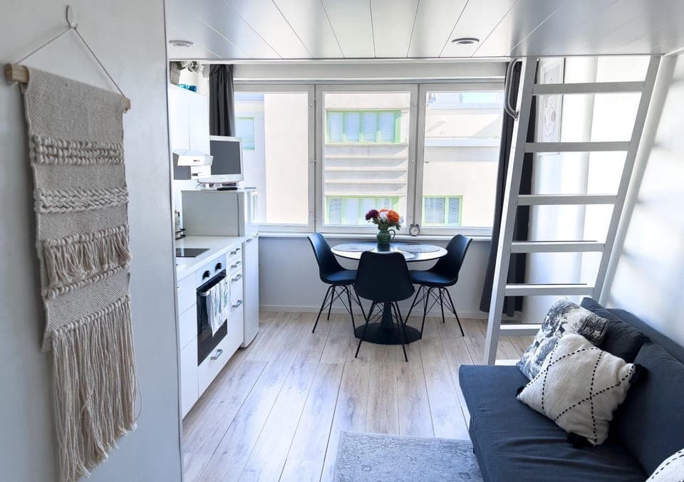 Kitchen or kitchenette, Living room, Seating area, Dining area, oven, stove