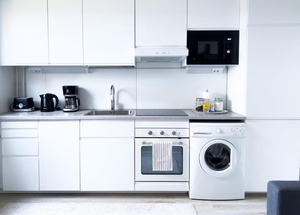 Coffee/tea facilities, Kitchen or kitchenette, dishwasher, microwave, oven, stove, toaster, washing machine