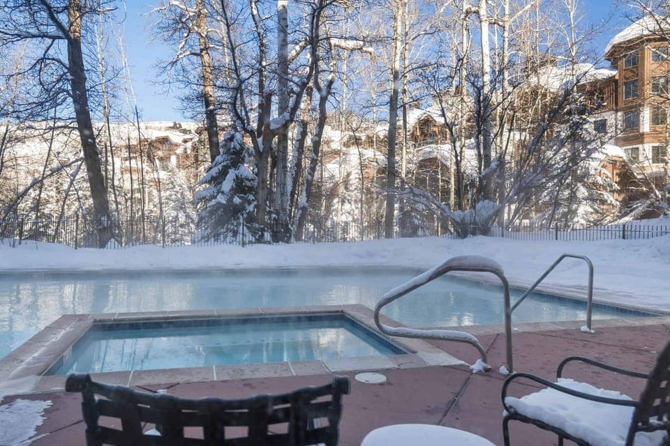 Oxford Court 405 by East West Hospitality Apartment in Beaver Creek