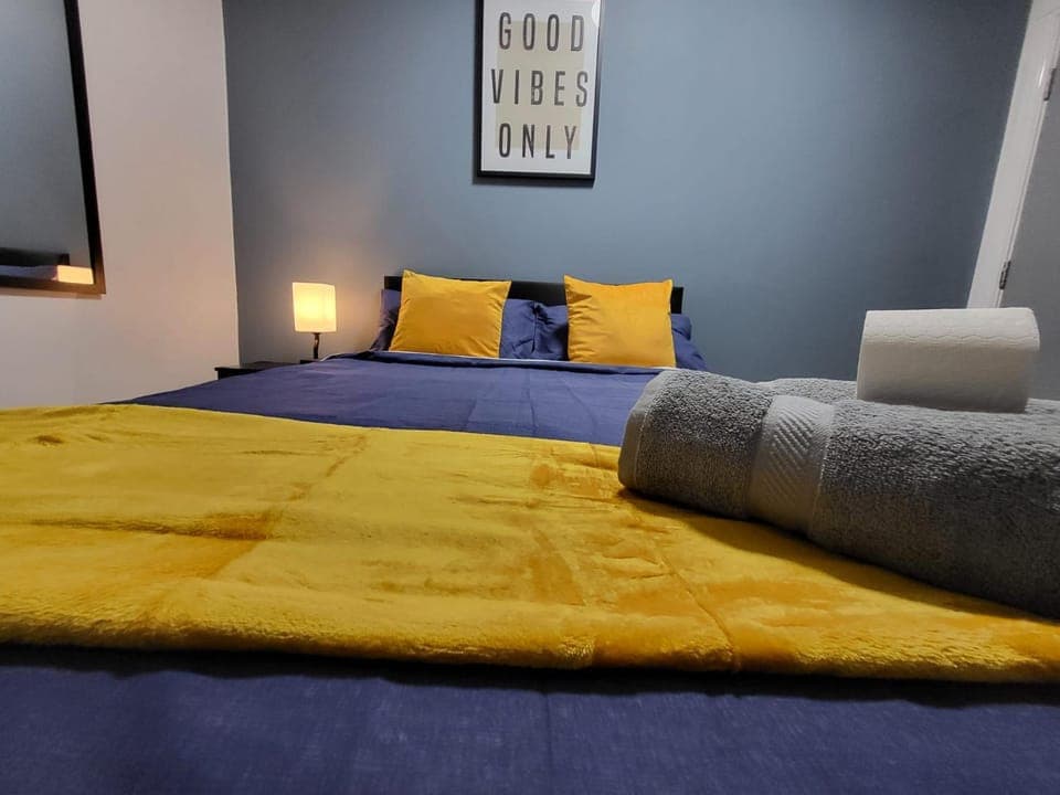 Bed, Photo of the whole room, Bedroom