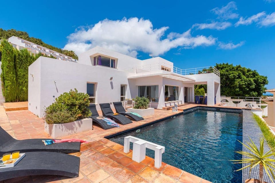 Property building, Facade/entrance, Off site