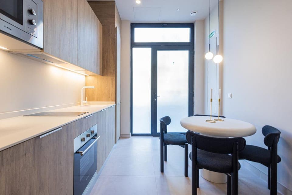 Kitchen or kitchenette, Dining area