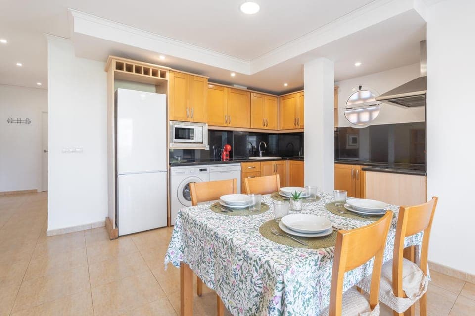 Property building, Kitchen or kitchenette, Living room