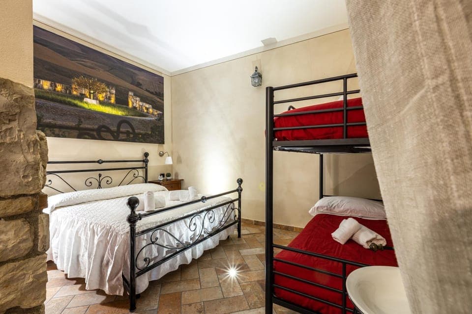 Bed, Photo of the whole room, Bedroom, bunk bed, towels