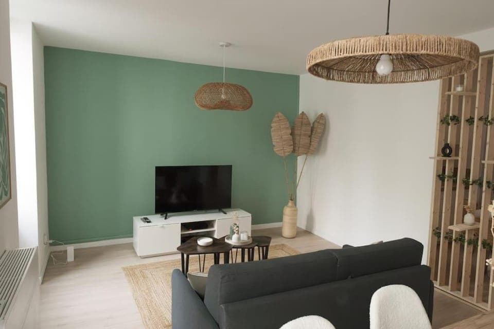 Communal lounge/ TV room, TV and multimedia, Living room, Seating area