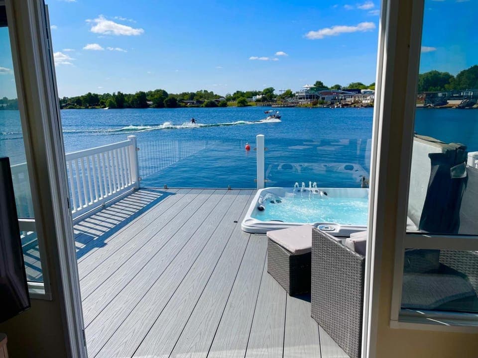 Balcony/Terrace, Lake view