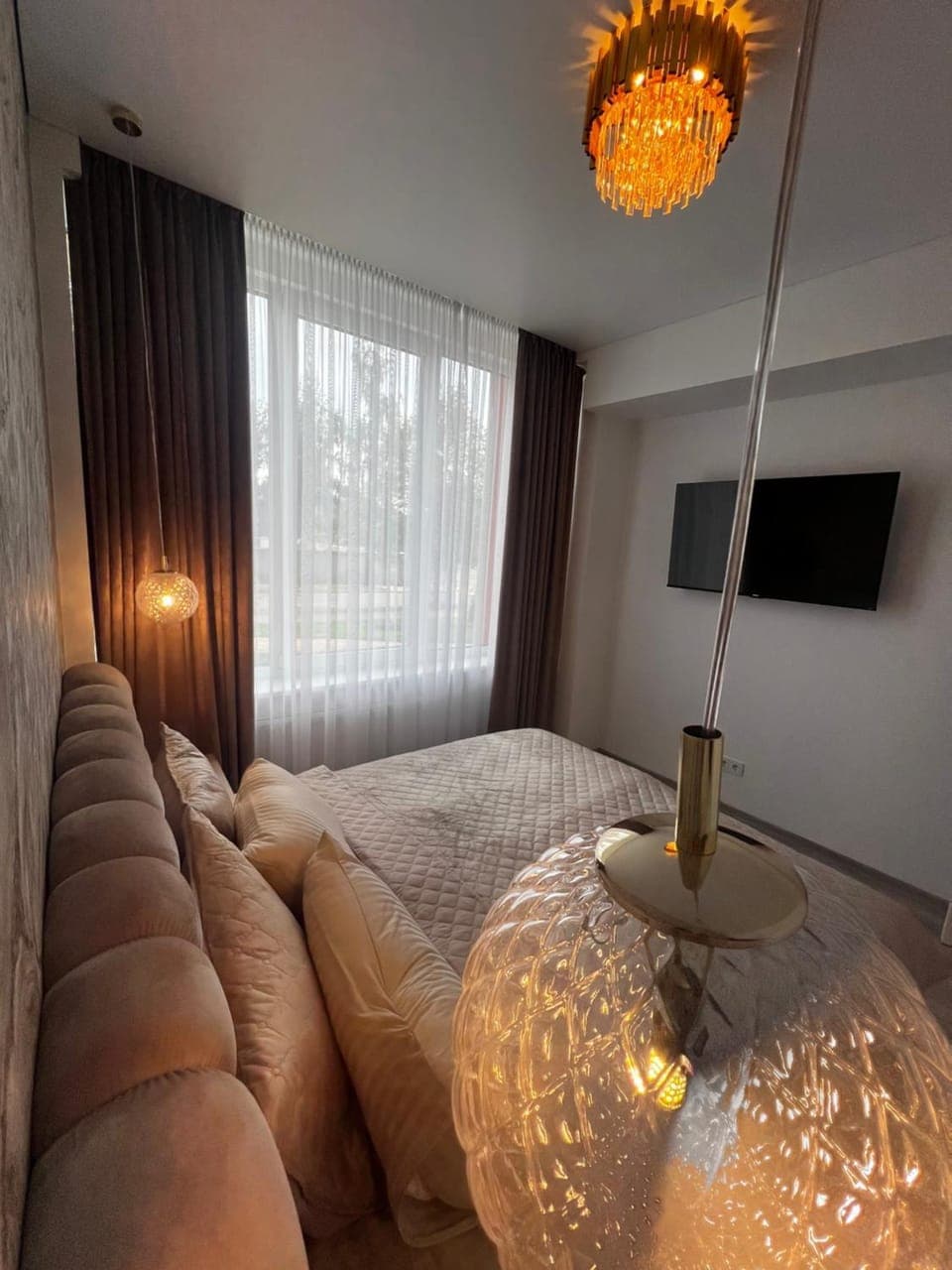 Bed, TV and multimedia, Bedroom