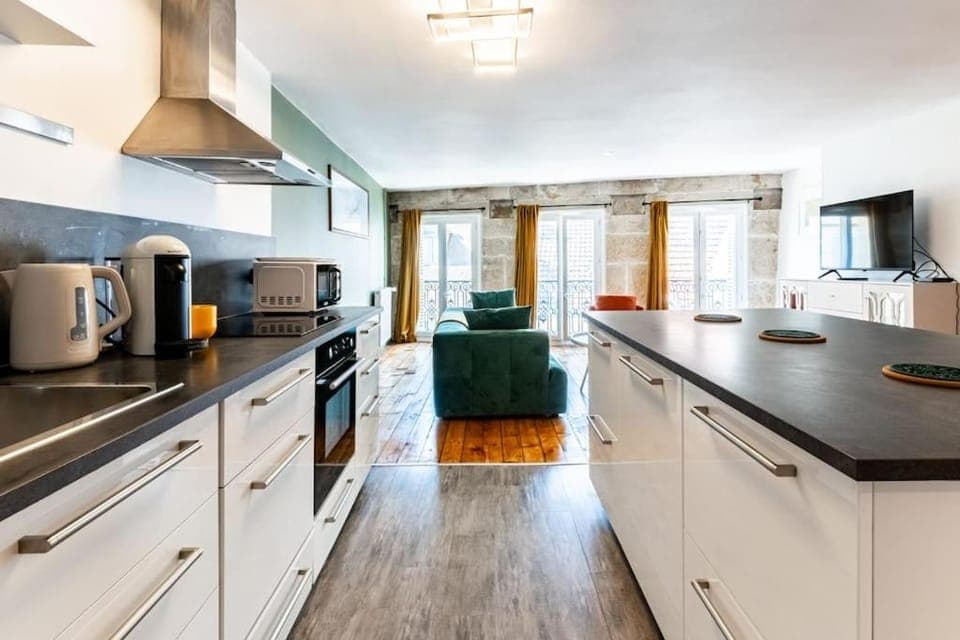 Kitchen or kitchenette, oven