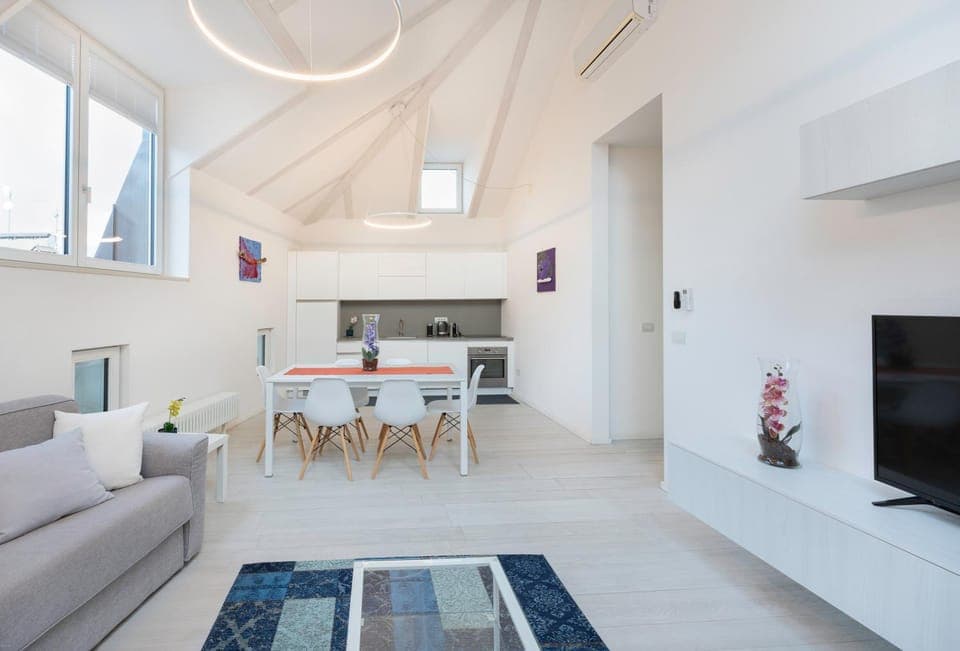 Communal lounge/ TV room, TV and multimedia, Living room, Seating area, Dining area