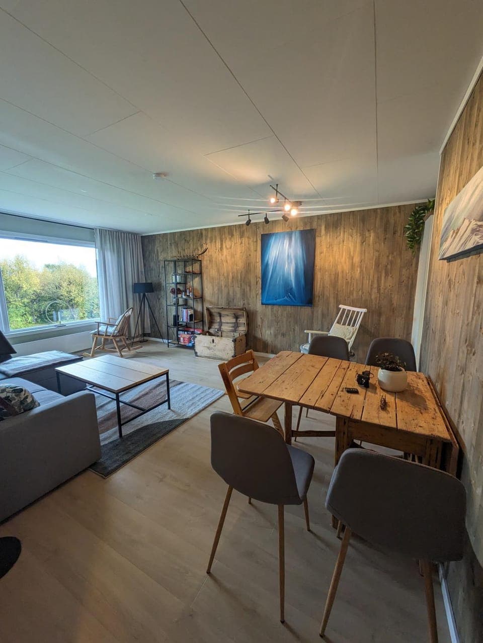 Living room, Seating area, Dining area