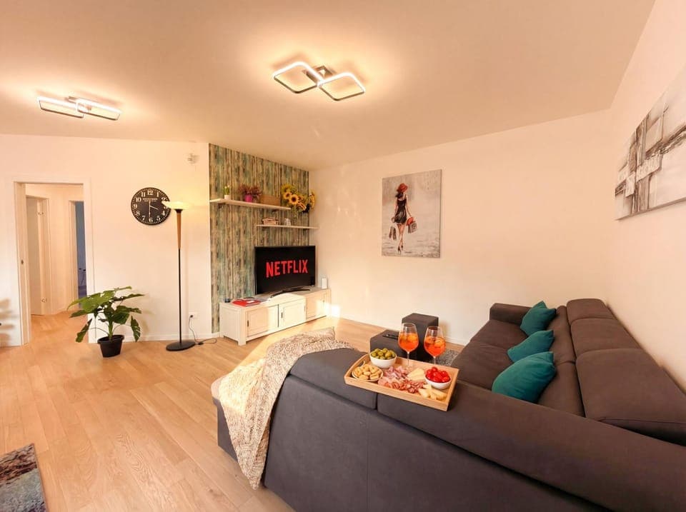 TV and multimedia, Living room, Seating area