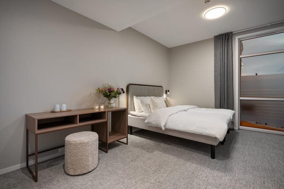 Bed, Living room, Photo of the whole room, Seating area, Bedroom, towels