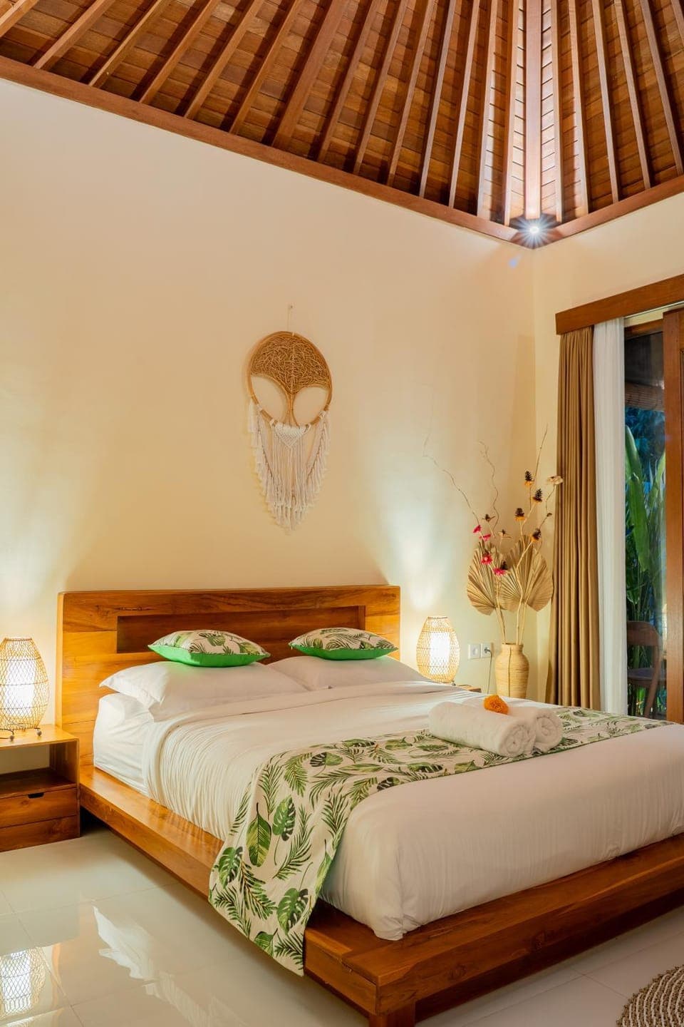 Bed, Photo of the whole room, Bedroom