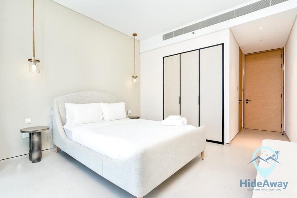 Bed, Photo of the whole room, Bedroom, towels, wardrobe