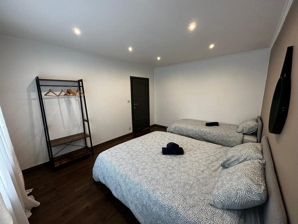 Bed, TV and multimedia, Photo of the whole room, Bedroom, towels, wardrobe