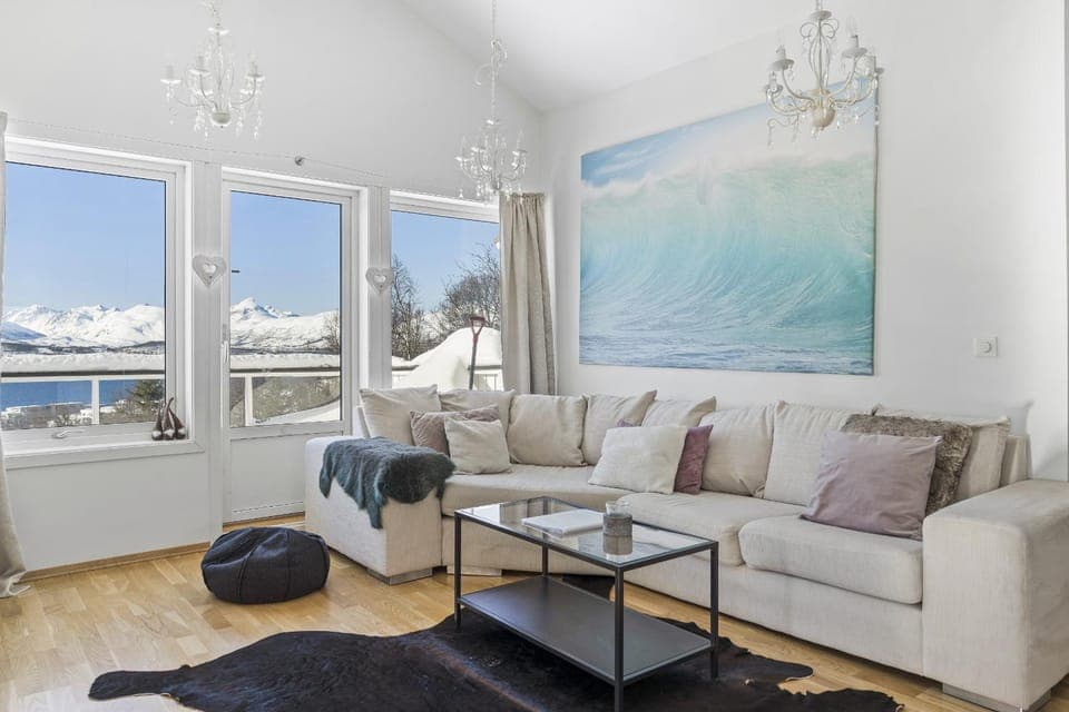 View (from property/room), Living room, Decorative detail, Seating area, Mountain view, Sea view