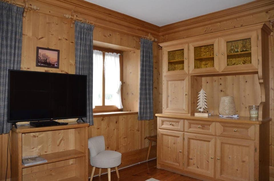 Communal lounge/ TV room, Living room