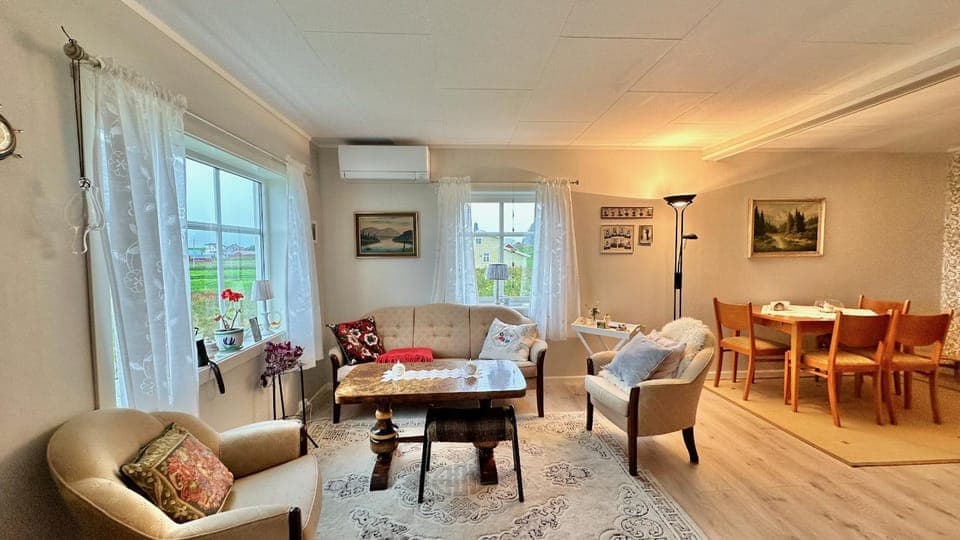 Living room, Seating area