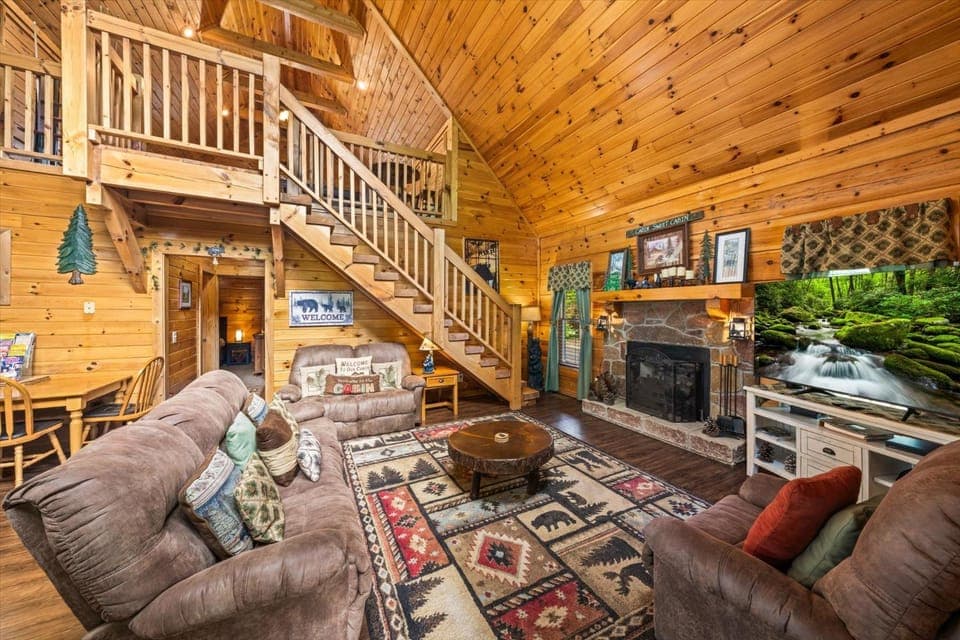 Honey Pine Lodge By Colonial Properties Chalet in Sevierville