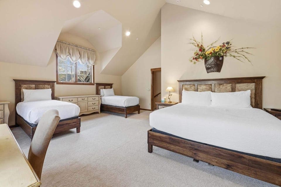 Quartermoon 1258 by East West Hospitality House in Edwards
