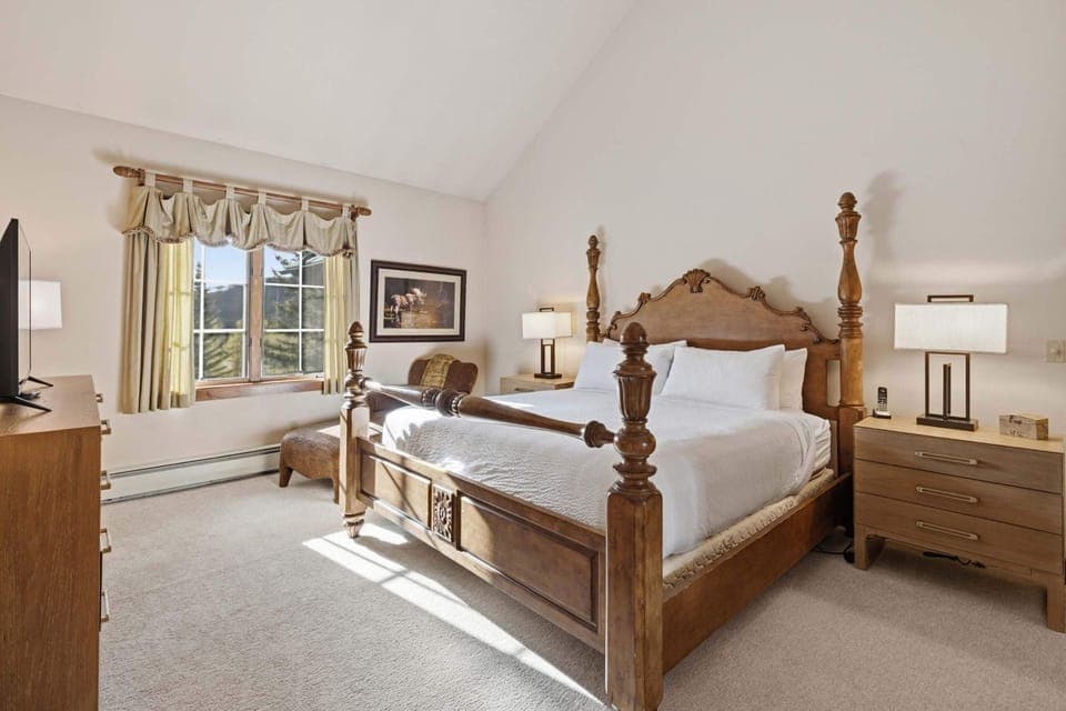 Quartermoon 1258 by East West Hospitality House in Edwards