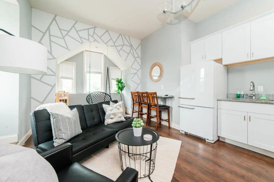 Kitchen or kitchenette, Living room, Seating area, Dining area, fireplace, pet friendly, stove