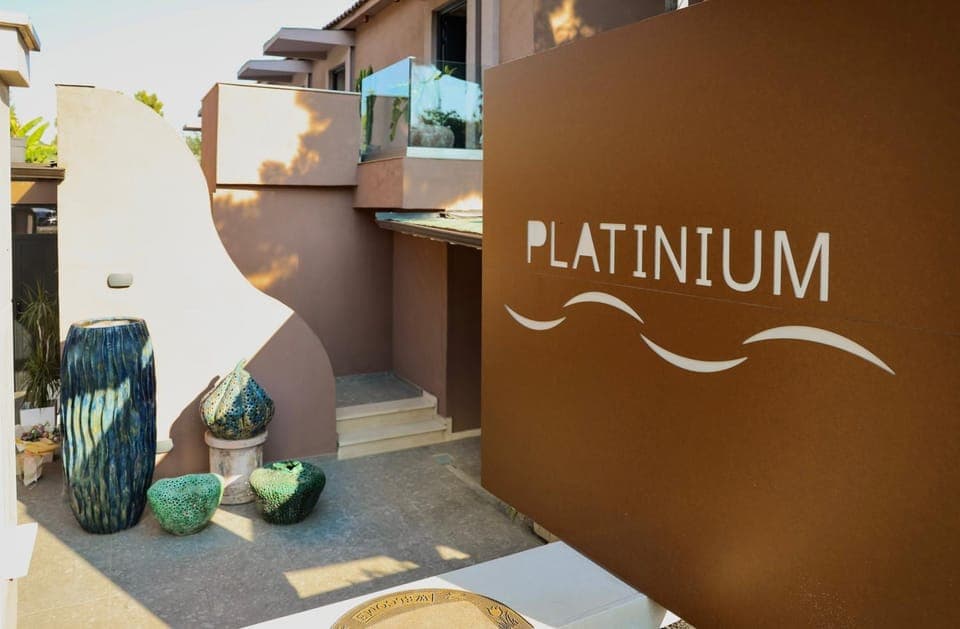 Day, Property logo or sign, Balcony/Terrace, Logo/Certificate/Sign