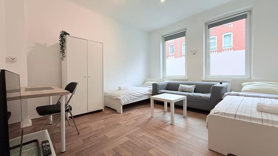 Bed, TV and multimedia, Living room, Photo of the whole room, Seating area, Dining area, Bedroom, wardrobe