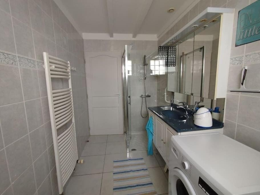 Shower, heating, towels