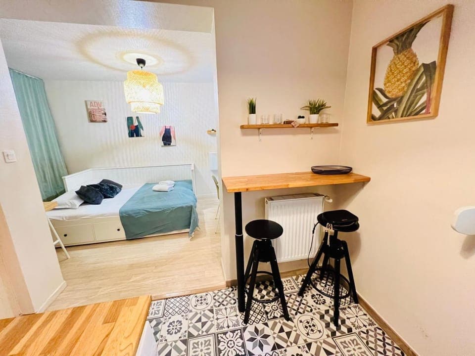 Photo of the whole room, Dining area