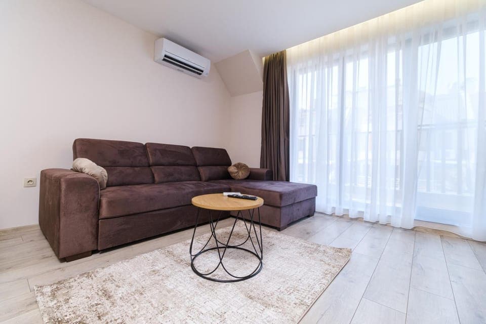 Living room, Seating area, air conditioner