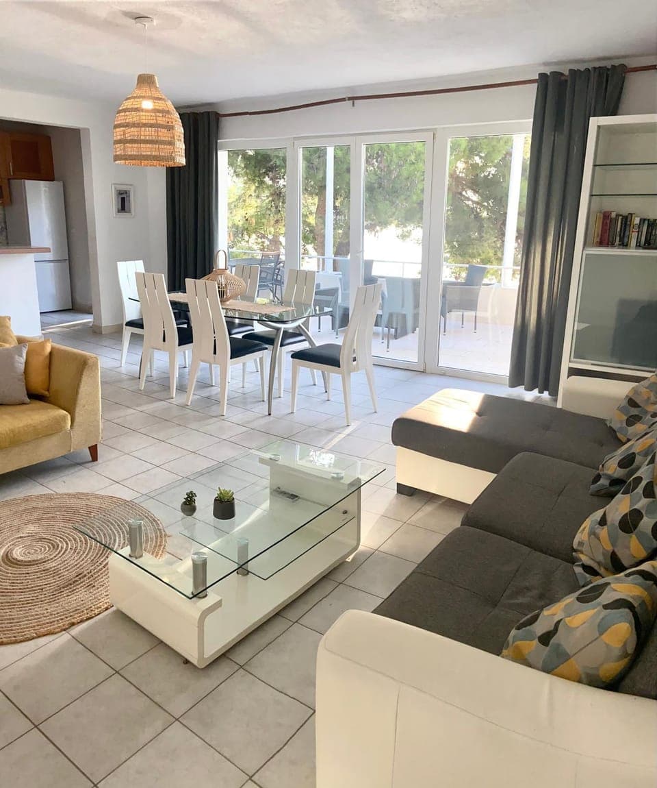 Kitchen or kitchenette, Living room, Dining area