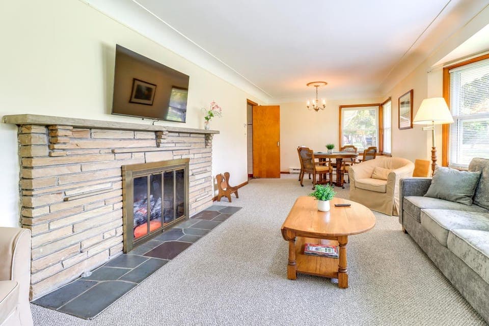 Home ~ 17 Mi to Detroit w/ Patio & Grill! House in Southfield