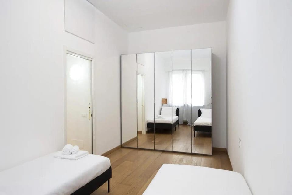 Bed, Photo of the whole room, Seating area, Bedroom, towels, wardrobe