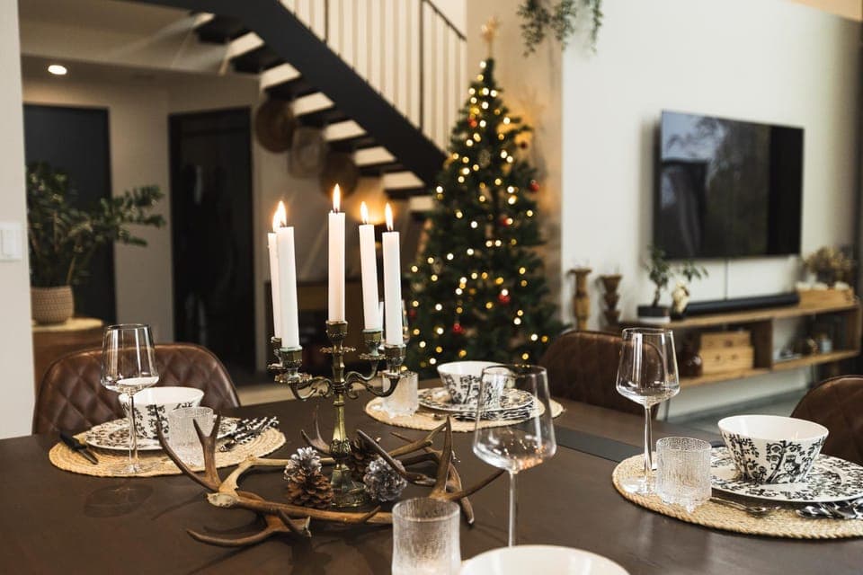 Food and drinks, Seating area, Dining area