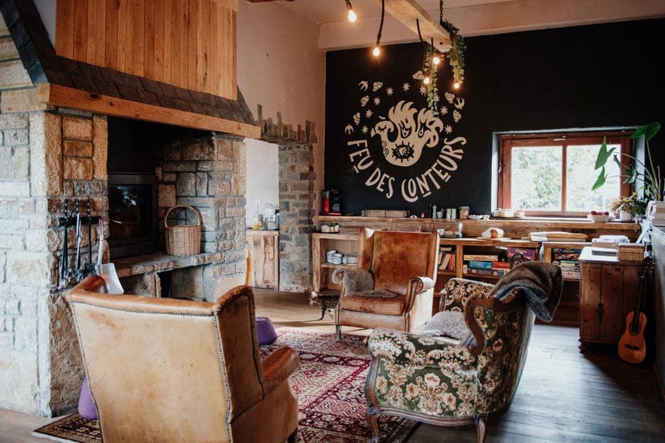 Living room, Dining area, fireplace