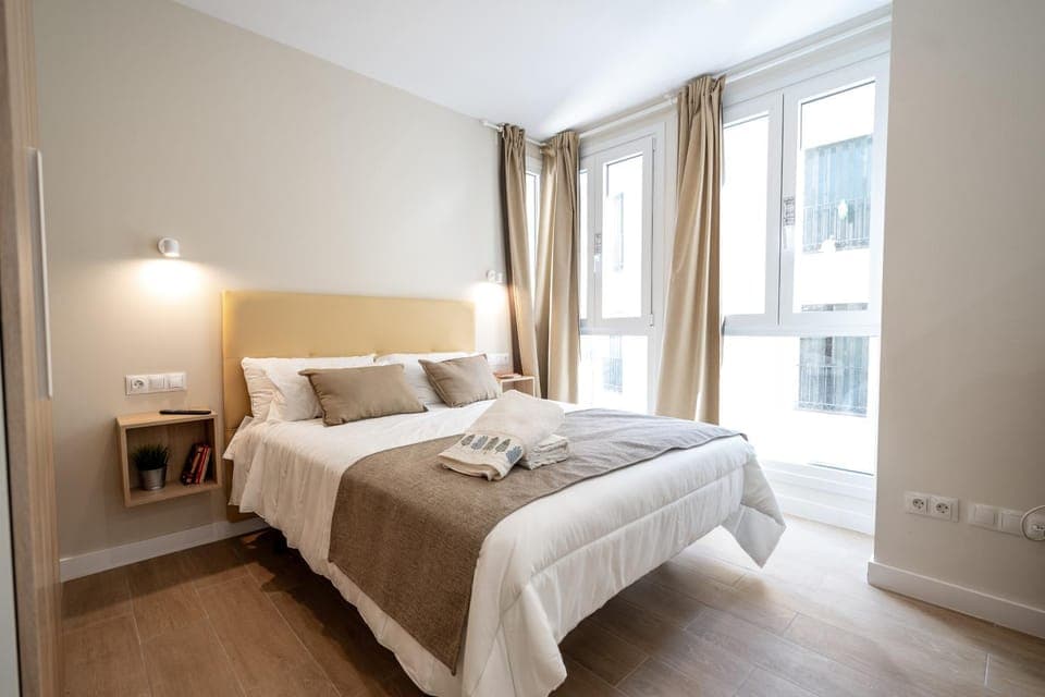 Bed, Photo of the whole room, Bedroom