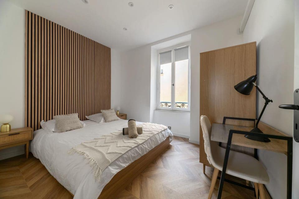 Bed, Photo of the whole room, Bedroom, towels