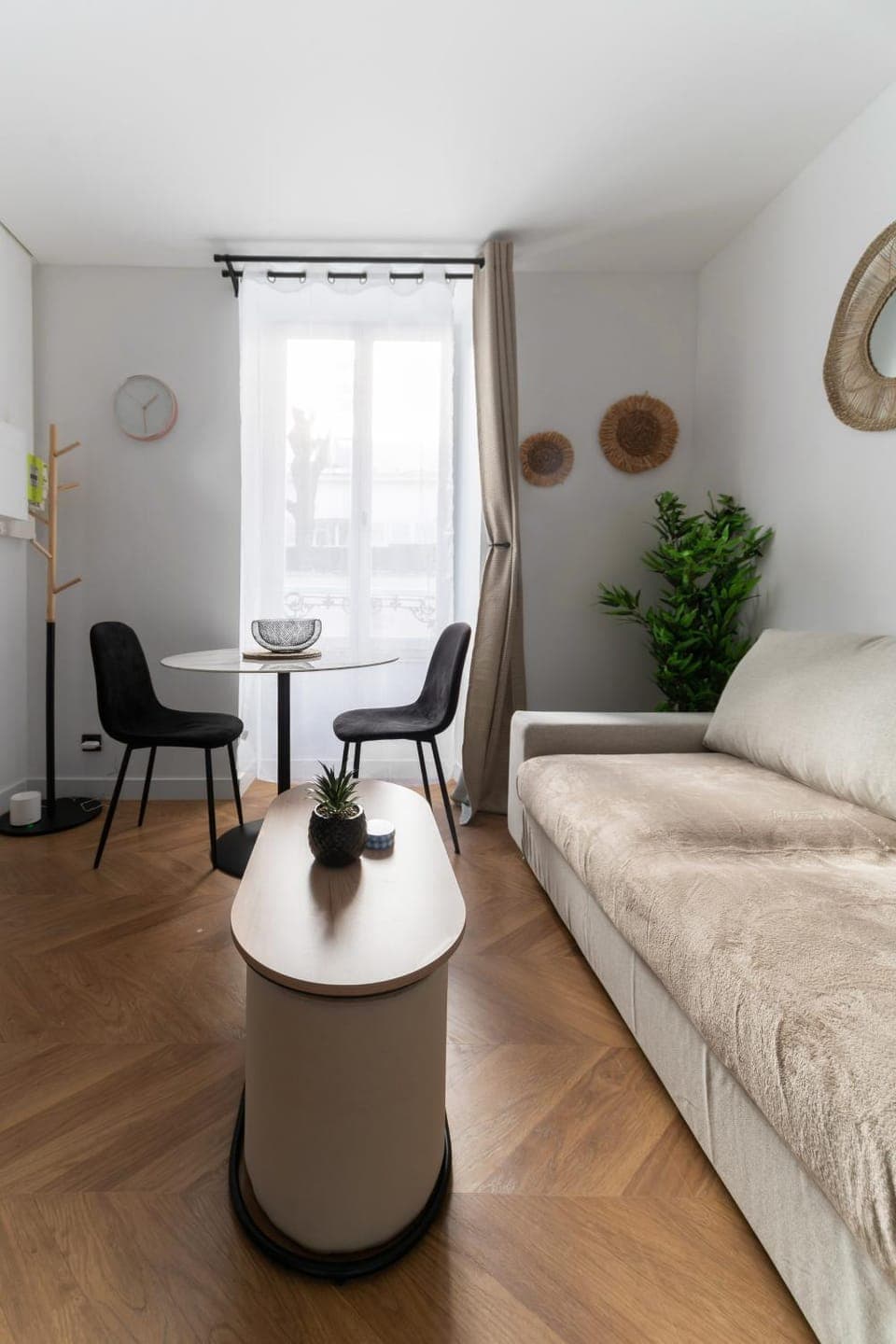 Living room, Dining area