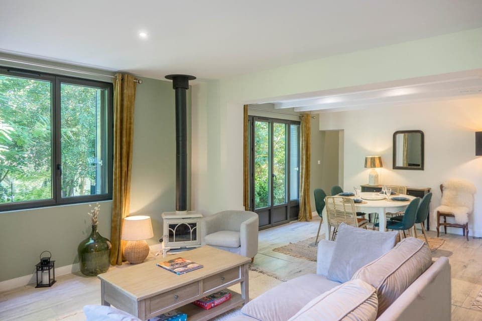 Living room, Seating area, Dining area