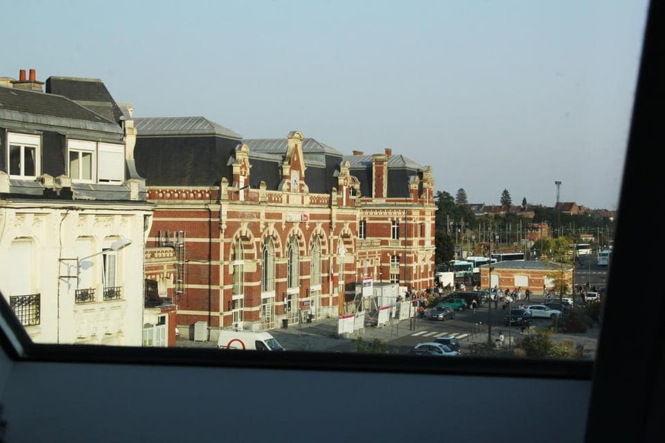 City view, Location, Parking